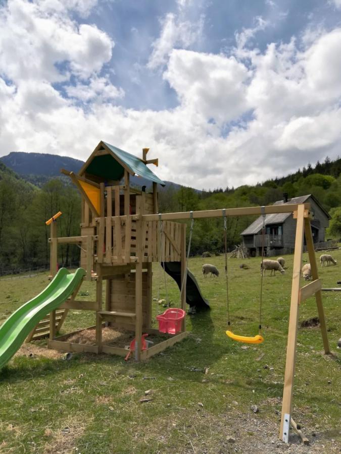 Les Chalets De La Foret D'Issaux Osse-en-Aspe Bagian luar foto