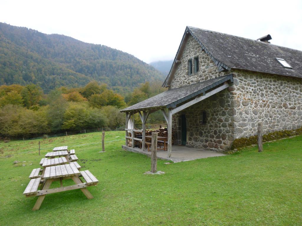 Les Chalets De La Foret D'Issaux Osse-en-Aspe Bagian luar foto